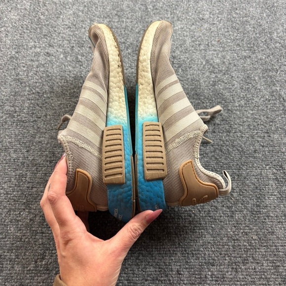 ADIDAS Women’s Originals Nmd R1 Star Wars Rey Runner Sneaker size: 9 - Picture 8 of 16